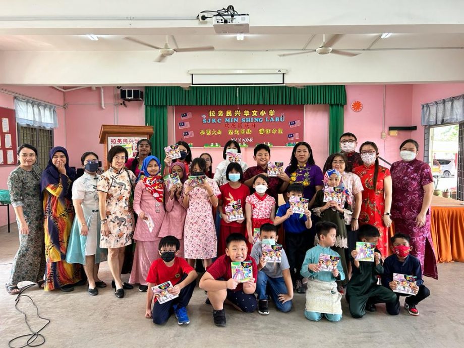 NS芙蓉/芙蓉拉务民兴华小举行爱国游行