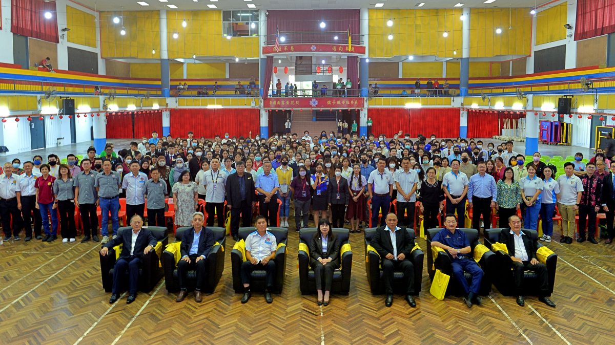 NS芙蓉/谢立意:独中不忽略国英语,地位与中文同等