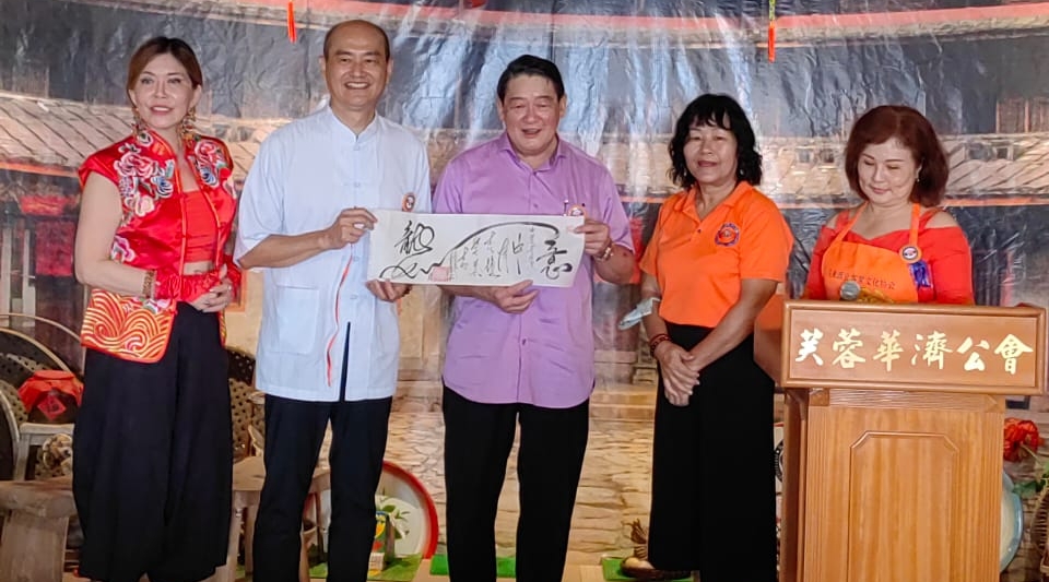 ns芙蓉:刺绣研究发展中心团队到客家文化协会森美兰州分会传授工艺