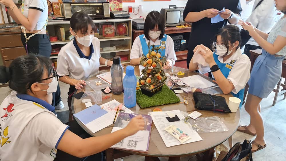 ns芙蓉:刺绣研究发展中心团队到客家文化协会森美兰州分会传授工艺