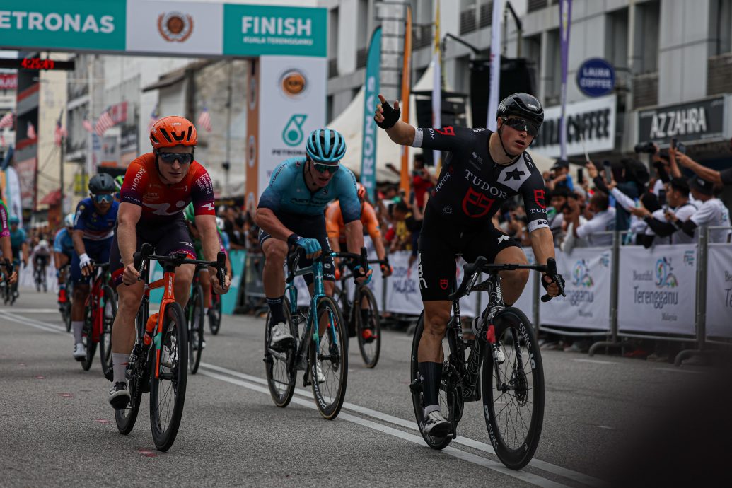 2023年浮罗交怡脚车赛|失去队友护航后仍奋战 德克莱因称霸第一赛段