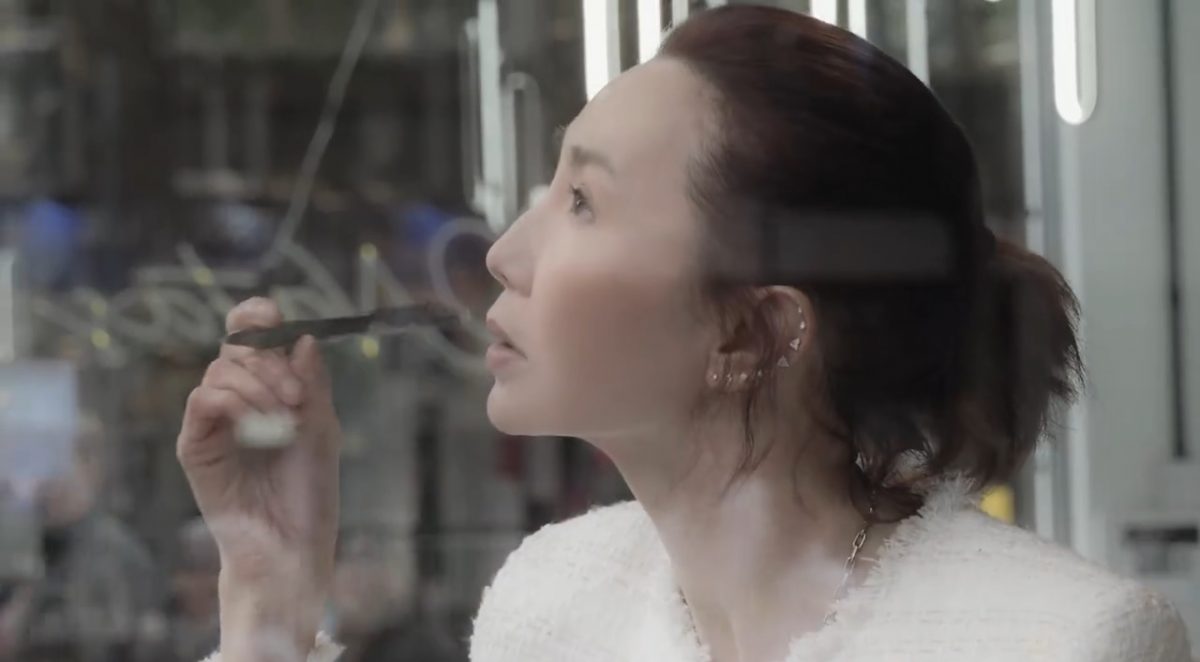 59岁张曼玉出山拍广告 肤质紧致贵气优雅