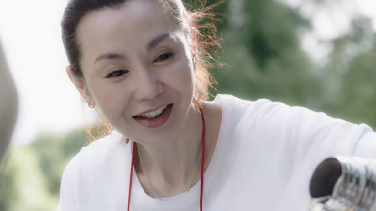 59岁张曼玉出山拍广告 肤质紧致贵气优雅