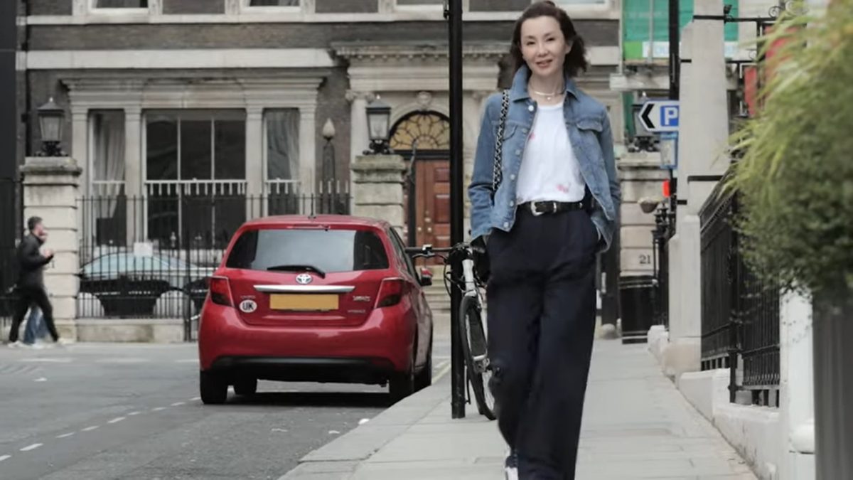 59岁张曼玉出山拍广告 肤质紧致贵气优雅