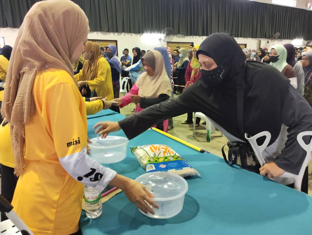 5公斤进口米只需RM1  民众1小时扫光