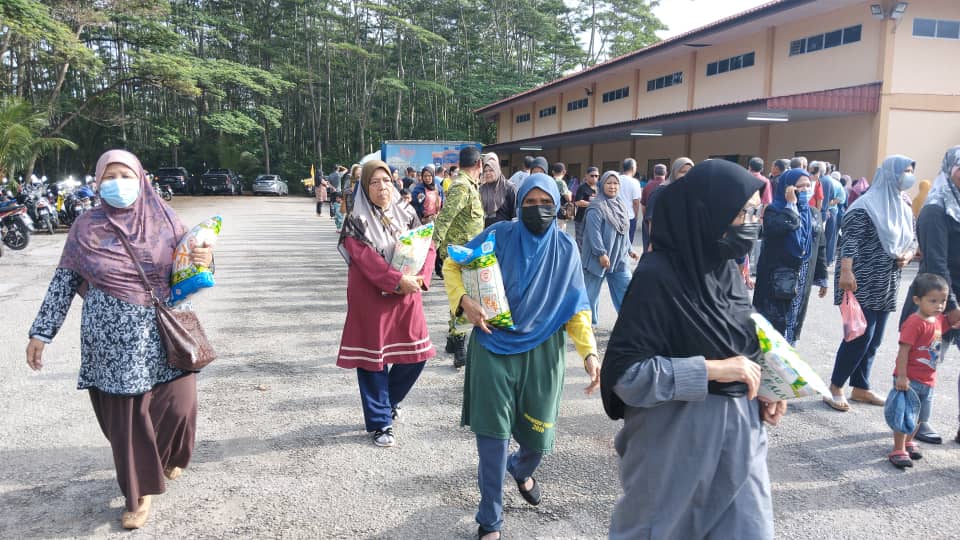 5公斤进口米只需RM1  民众1小时扫光