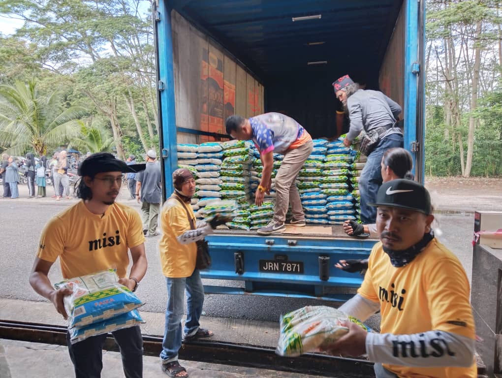 5公斤进口米只需RM1  民众1小时扫光