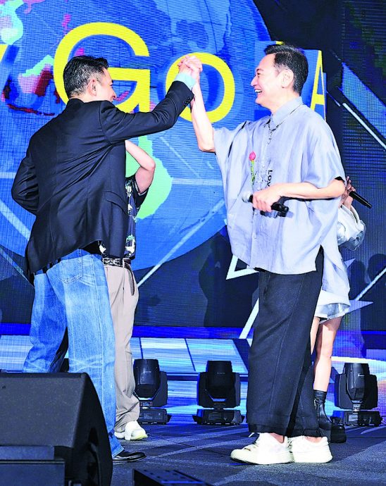 62岁生日|刘德华晒妻女百张私照 亲点陶大宇唱《倒转地球》