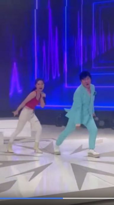 64岁胡瓜瘦到圆脸消失 跟上潮流跳《恐龙扛狼》网看傻