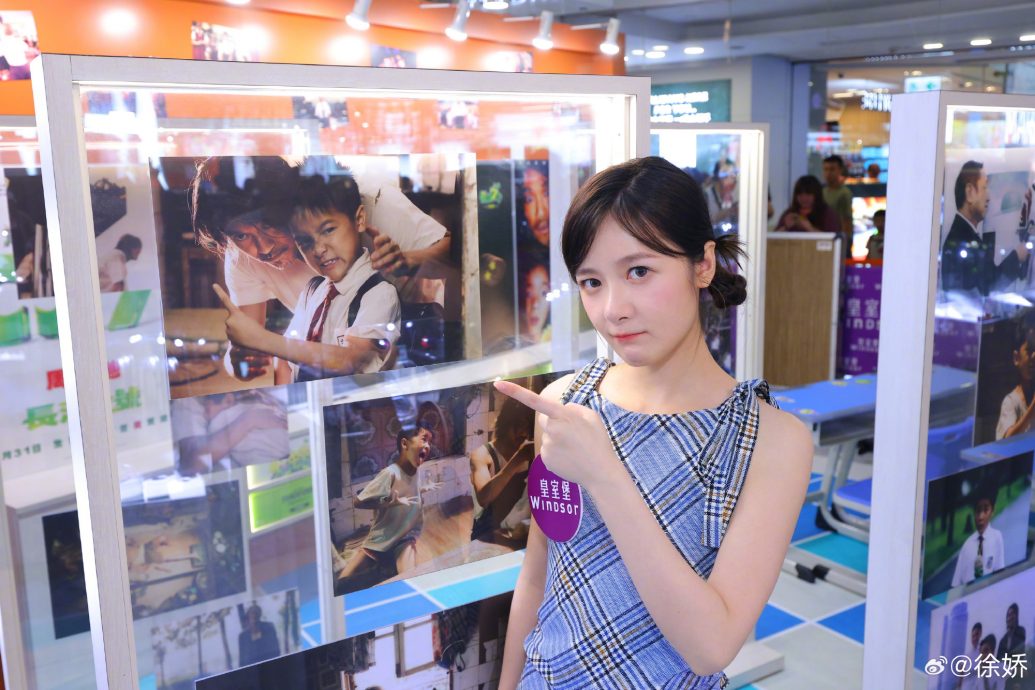 Baby张嘉倪看Lisa疯马秀 网怒轰 ：站台色情产业