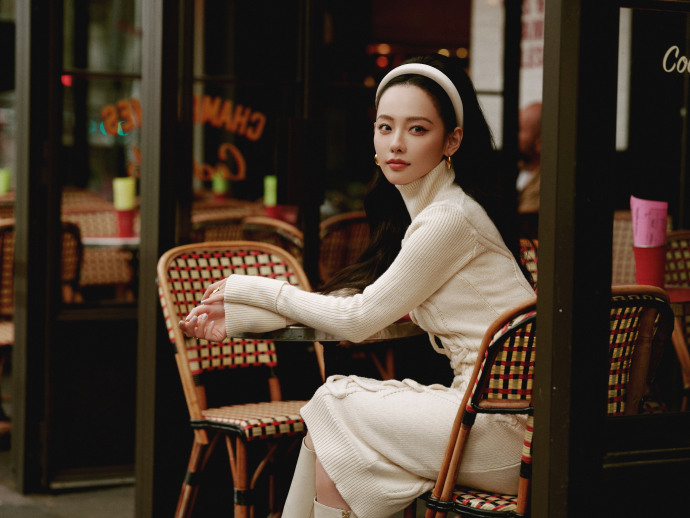 Baby张嘉倪看Lisa疯马秀 网怒轰 ：站台色情产业