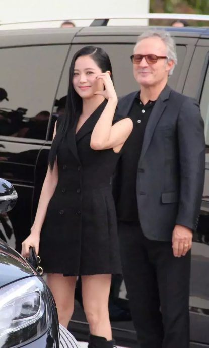 Dior秀场｜迪丽热巴顶烈日候场 Jisoo坐专车入场