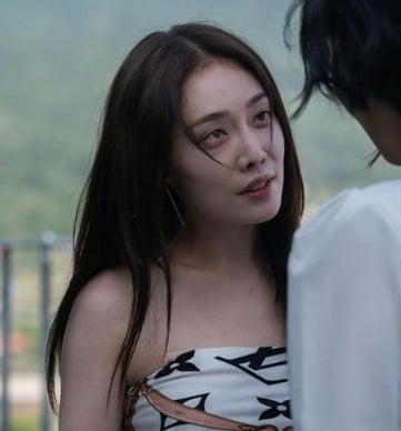 ​《黑暗荣耀》金赫拉爆校园霸凌　为剧求情延迟报道