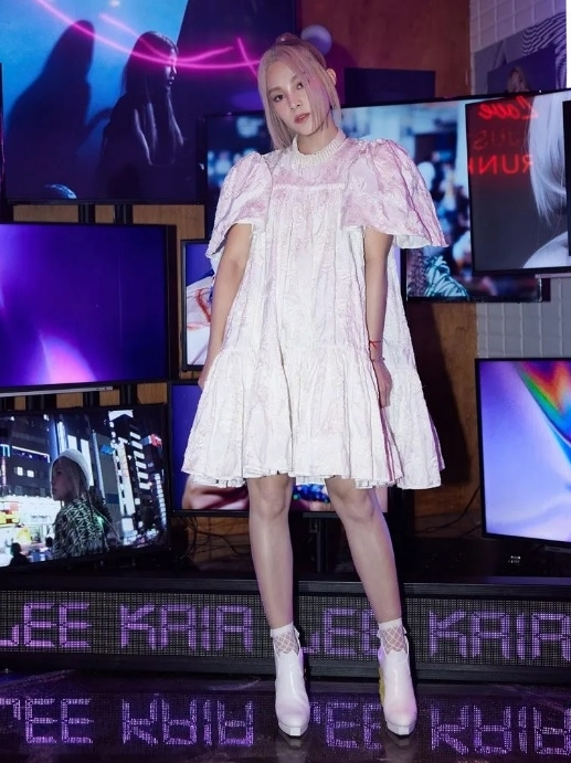 ​单身4年认有观察对象 李佳欢出辑压力大嘴肿成香肠