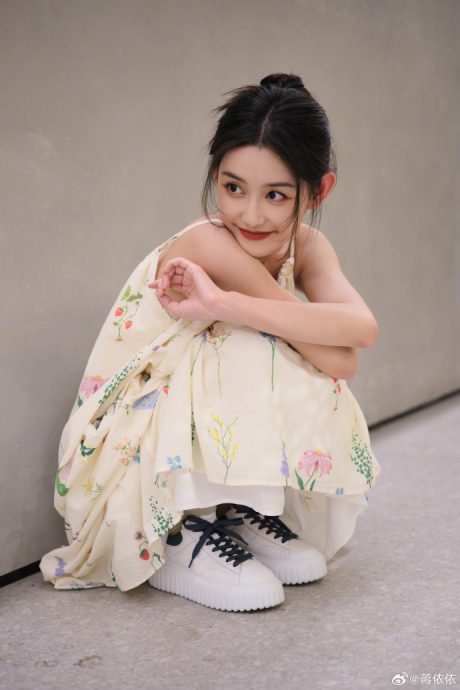 “童星第1美女”被曝偷漏税 补缴逾152万惊人收入曝光