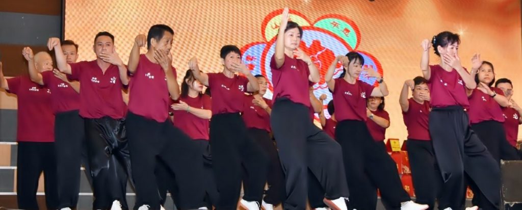 ★9月29日刊登／大霹雳封底主文／【十八般武艺】／安顺古冈州柔奕太极班 勤学太极拳棍枪扇 