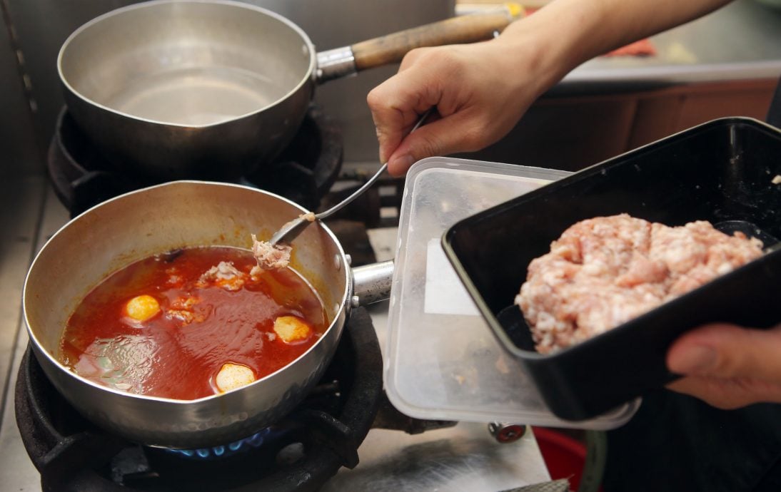 ★9月3日刊登／大霹雳封底主文／【人气美食】／正宗印度风味咖喱板面 俘虏食客的胃