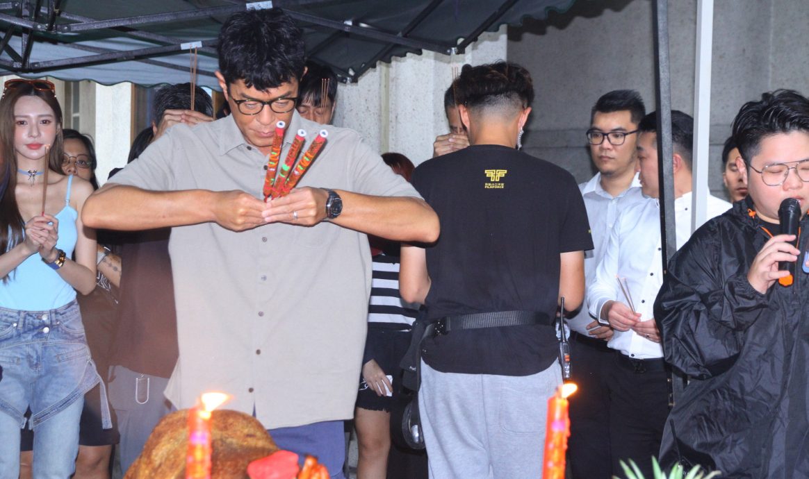 《尾随》开镜|伙古天乐卷发演侦探 张兆辉颓废感十足