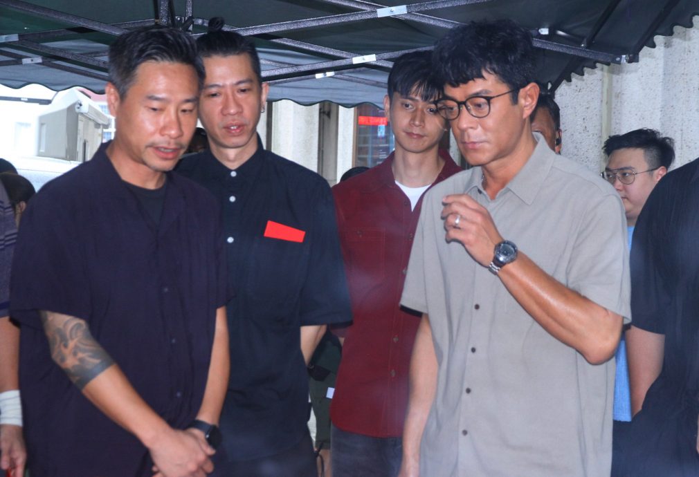 《尾随》开镜|伙古天乐卷发演侦探 张兆辉颓废感十足