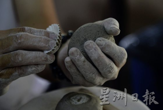 【行走江壶／01】喝茶喝出的副业──玩泥巴造壶，烧制独一无二的茶具