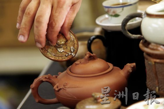 【行走江壶/02】喝茶喝出的绝活──用修车技艺修壶,再造茶壶新生命