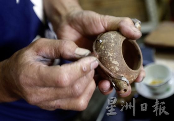 【行走江壶/02】喝茶喝出的绝活──用修车技艺修壶,再造茶壶新生命