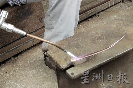 【行走江壶/02】喝茶喝出的绝活──用修车技艺修壶,再造茶壶新生命