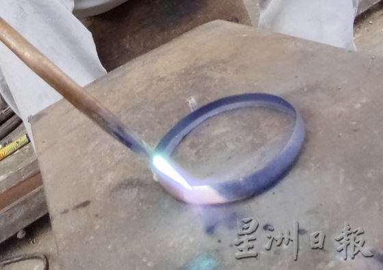 【行走江壶/02】喝茶喝出的绝活──用修车技艺修壶,再造茶壶新生命