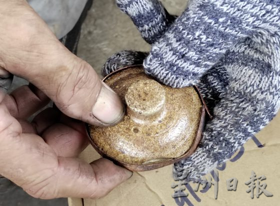 【行走江壶/02】喝茶喝出的绝活──用修车技艺修壶,再造茶壶新生命