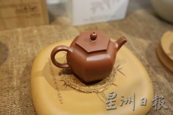 【行走江壶／03】喝茶喝出的爱好──玩壶品壶，紫砂壶玩不起，偏爱收藏老壶