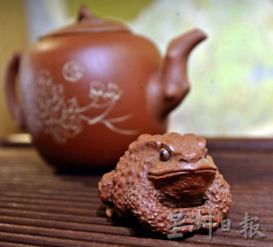 【行走江壶／03】喝茶喝出的爱好──玩壶品壶，紫砂壶玩不起，偏爱收藏老壶