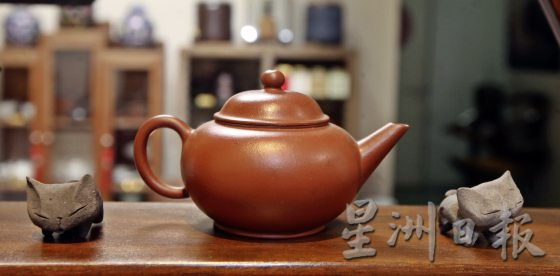 【行走江壶／03】喝茶喝出的爱好──玩壶品壶，紫砂壶玩不起，偏爱收藏老壶