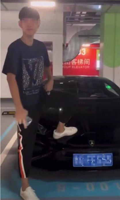 一脚11万!少年踩蓝宝坚尼拍片炫耀 车主:绝不和解