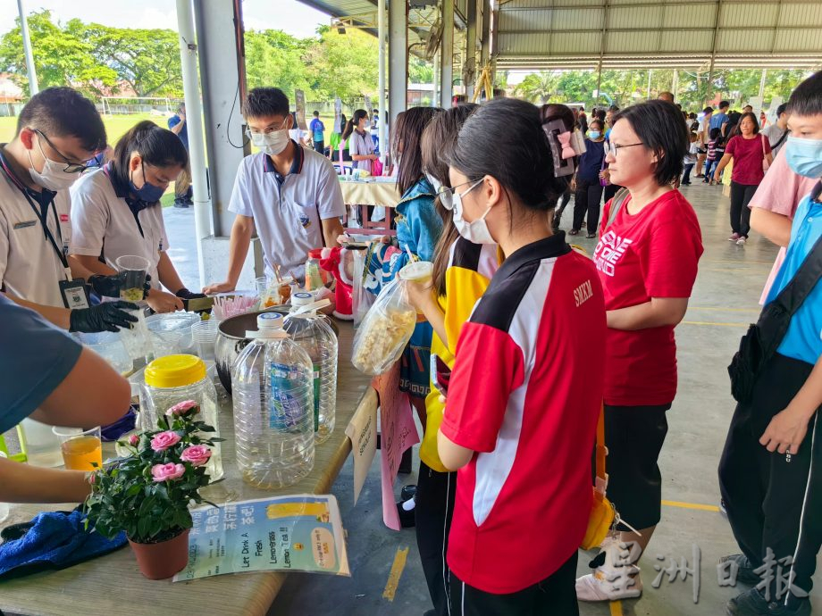 万中嘉年华义卖园游会热爆 筹5万提升教学设施达标