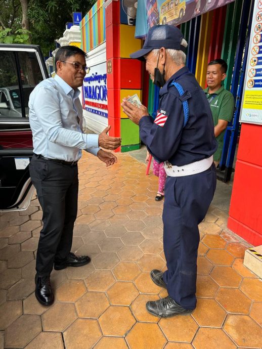 与阔别37年恩师重逢 省长:尊重对待有恩之人