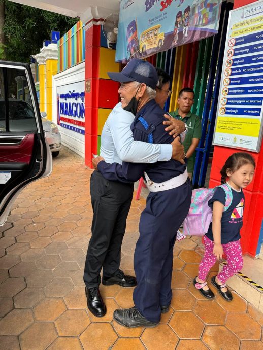 与阔别37年恩师重逢 省长:尊重对待有恩之人