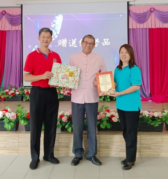 东:“ChatGPT的使用对小学华文教学的挑战及风险”
