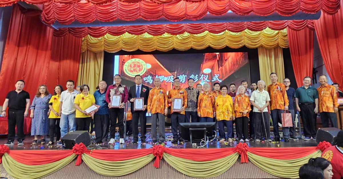 东:丹黄氏公会周年晚宴,为全丹18所华文中小学筹获将近10万令吉的教育基金!