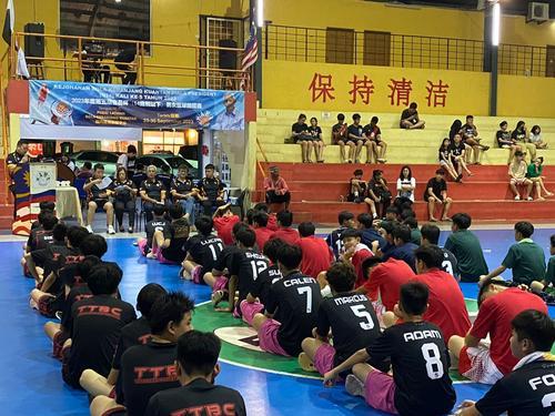 东：关丹业余篮球公会办2023年第五届会长杯（14岁和以下）男女篮球锦标赛，共有5队参与比赛，争夺冠军殊荣