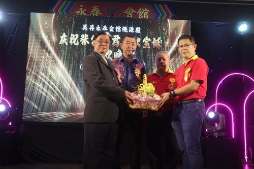 东：华总永久名誉会长丹斯里方天兴认为，关丹人民目前最关注的有两项事件