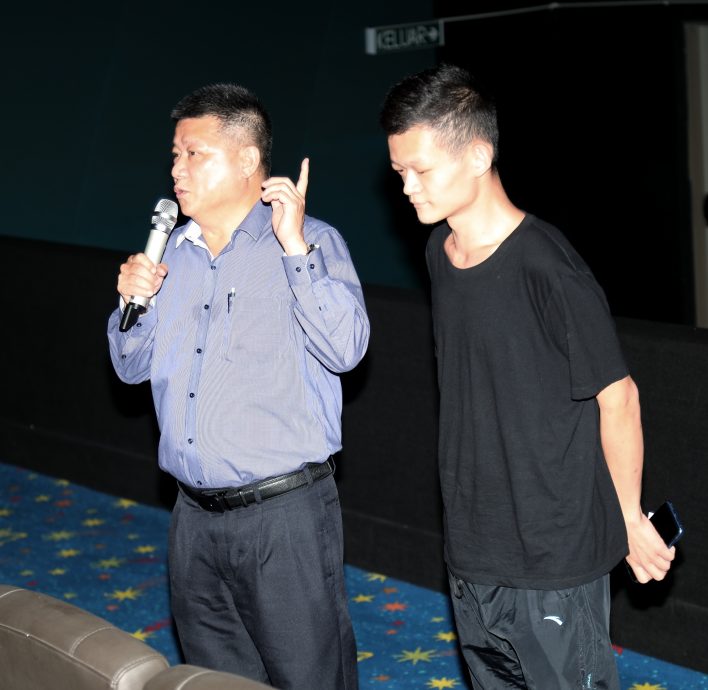 东:彭行政议员请东彭教师及媒体,共256人看猪仔戏,警惕众人