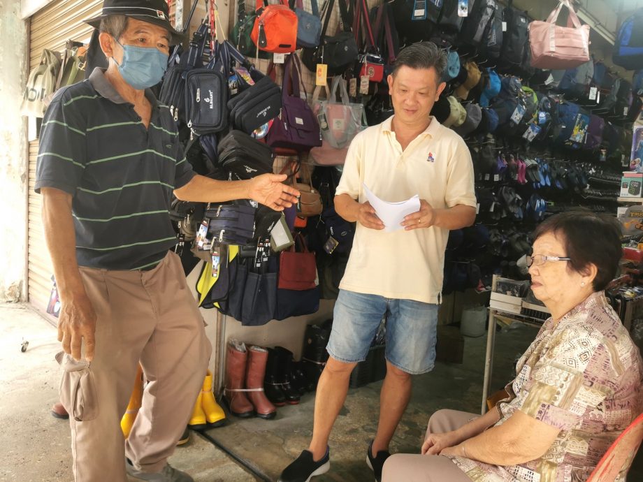 东:淡马鲁市议会建筑物控制局将旧街40座旧建筑物列为“文化遗产建筑物”(Bangunan Warisan),发出信函指示商家或业主粉刷建筑物。