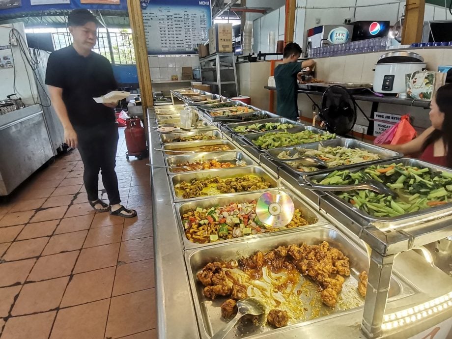 东：白饭涨价 关丹熟食观望 部分已涨50仙