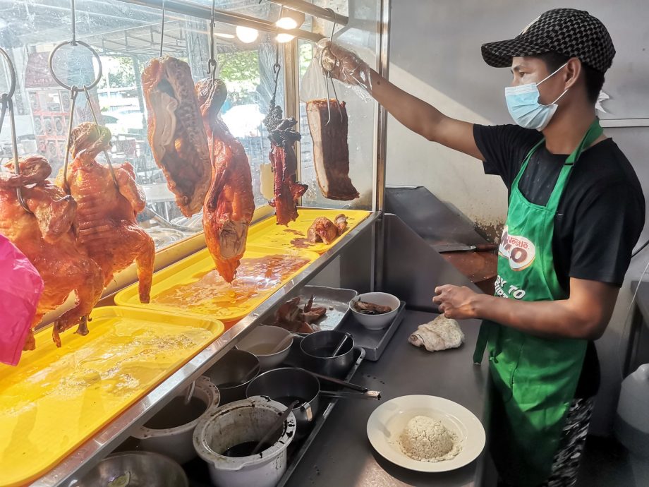 东：白饭涨价 关丹熟食观望 部分已涨50仙