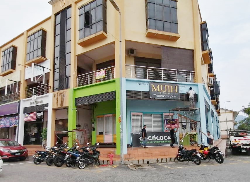 竞争激烈负担沉重,关丹多家食店相继关闭结业。