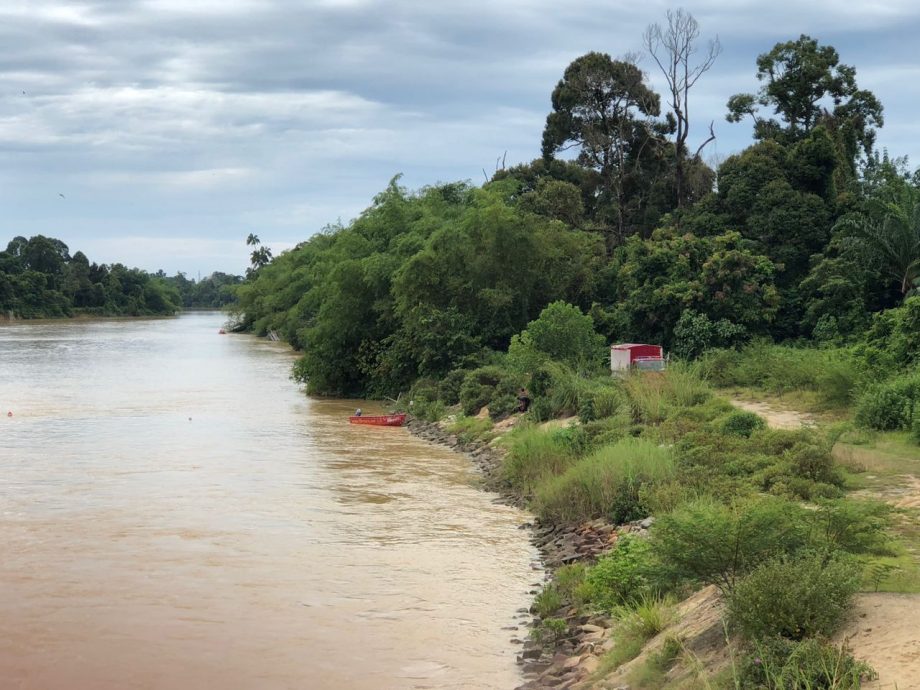 船只突然翻覆，造成一人获救，一人失踪。