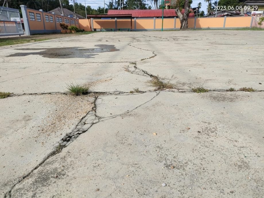 东：道北育智华小筹建雨盖篮球场