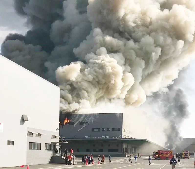 丢烟蒂烧掉家乐福5700万 临时工判监6个月