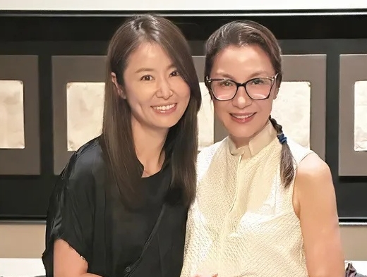 两代侠女后见后 徐枫拥抱杨紫琼加送唇印