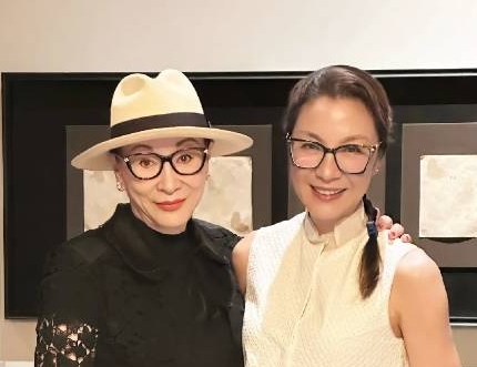 两代侠女后见后 徐枫拥抱杨紫琼加送唇印